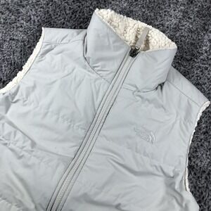 The North Face Vest Womens Small Gray Sherpa Fleece Lined Quilted Reversible